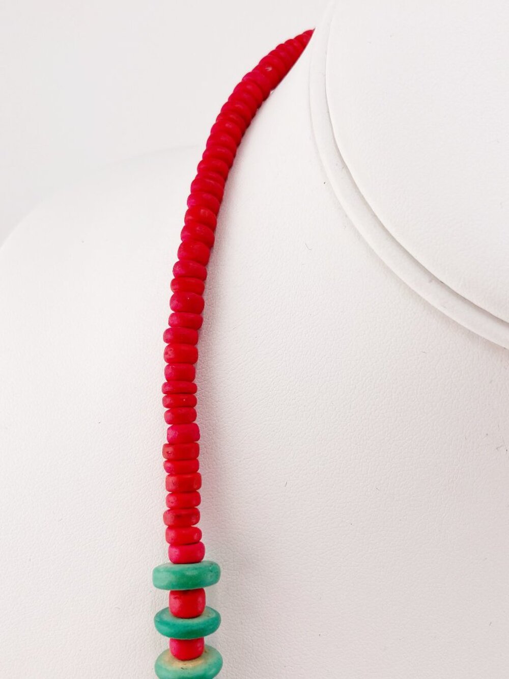 VINTAGE Red and green wooden parrot beaded necklace w/ handpainted beads jewelry - Picture 4 of 8